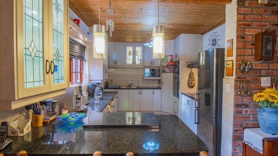 5 Bedroom Property for Sale in Sandbaai Western Cape
